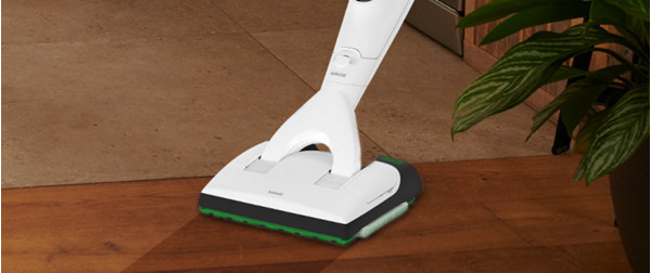 Kobold SP600 cleaning floor