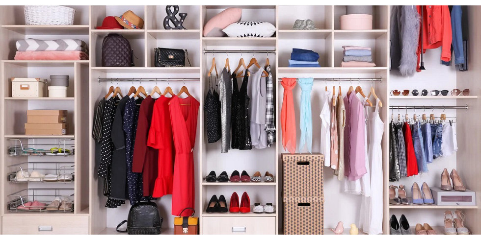 Cambio de armarios: consejos para ordenar tu armario y guardar tu