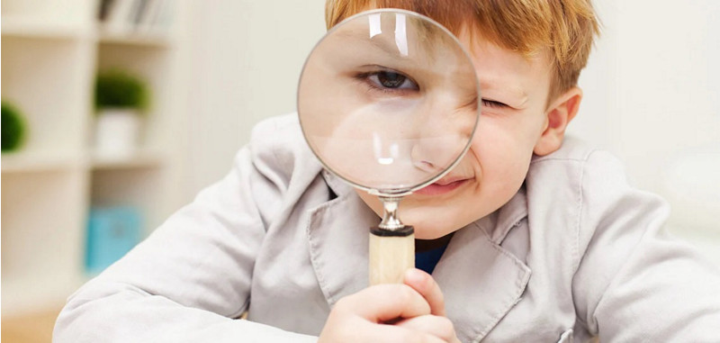 Kobold magazin magnifying glass boy