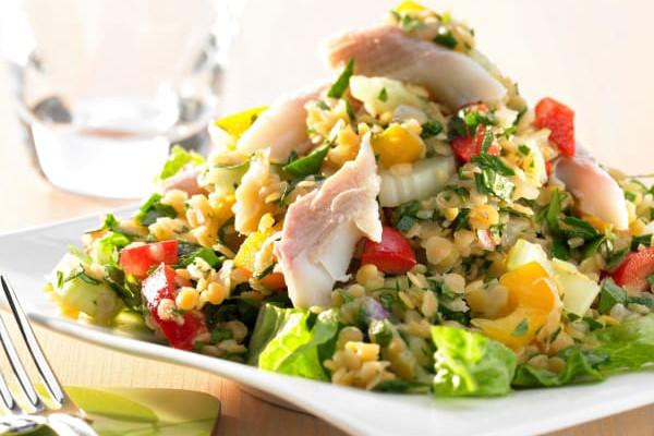 Linsen-Petersilien-Salat mit Forellenfilets
