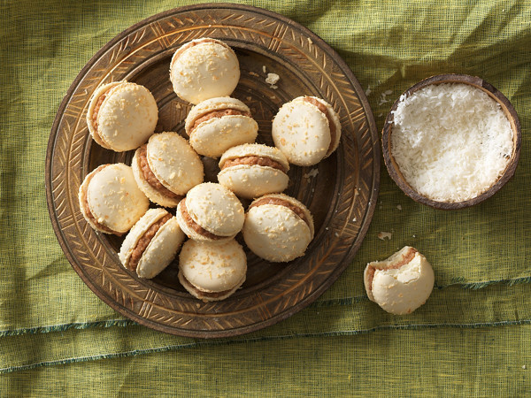 Macarons de coco com ganache de coco
