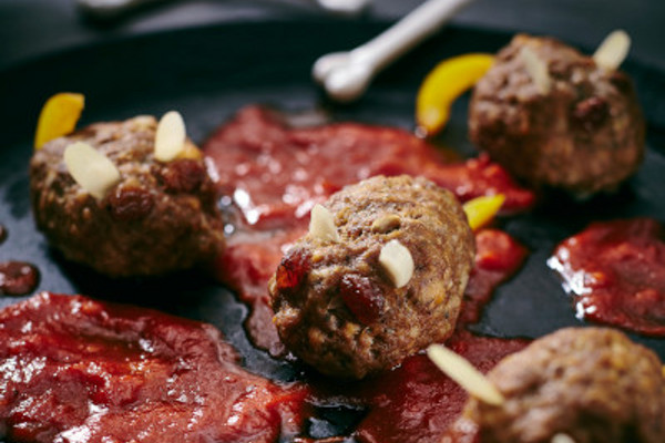 Mäusefrikadellen mit Tomatensauce