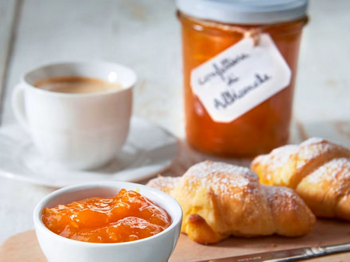 Prepara la confettura di albicocche con Bimby.