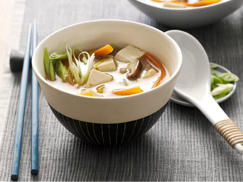Scopri usi e benefici di un ingrediente amico della salute: il miso.