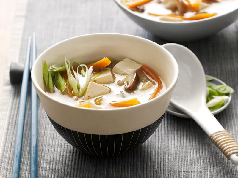 Scopri usi e benefici di un ingrediente amico della salute: il miso.