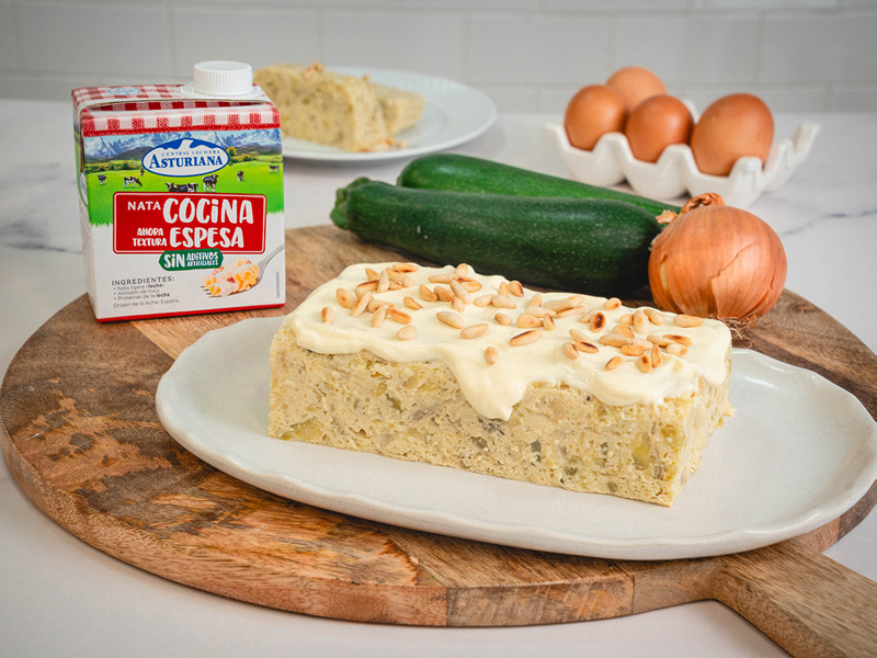 Pastel de calabacín con gratinado de piñones y Nata de cocina textura espesa Central Lechera Asturiana