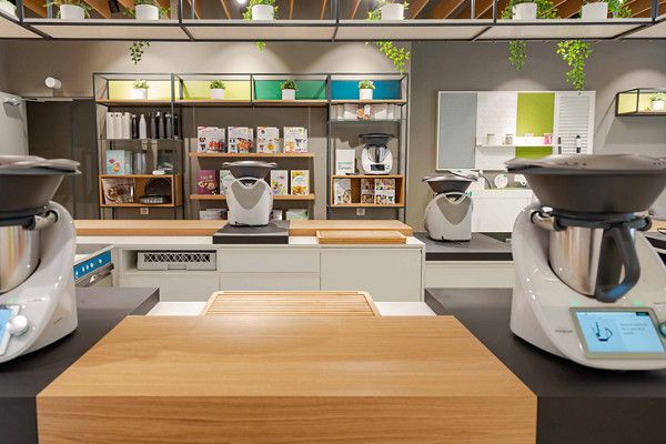 Des thermomix en présentation dans une boutique Vorwerk 