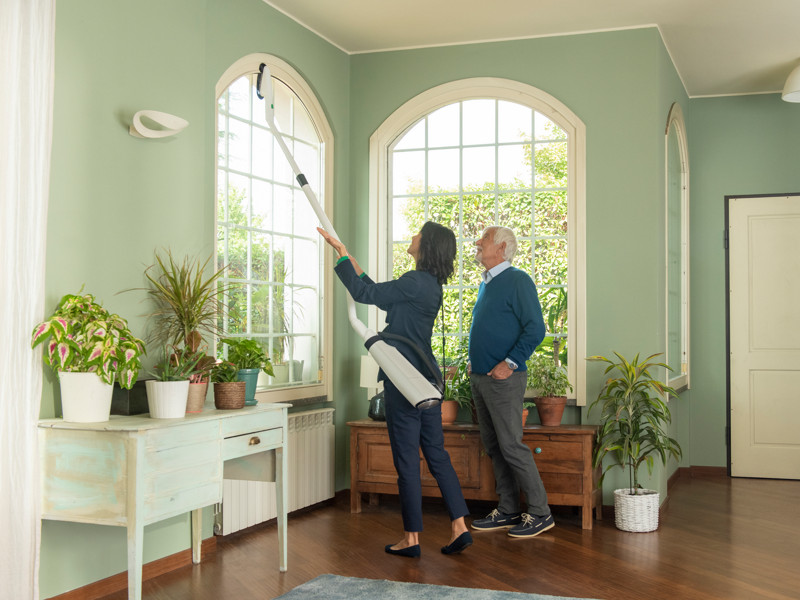 Impara a pulire efficacemente le zanzariere senza smontarle con l'aiuto di Folletto.