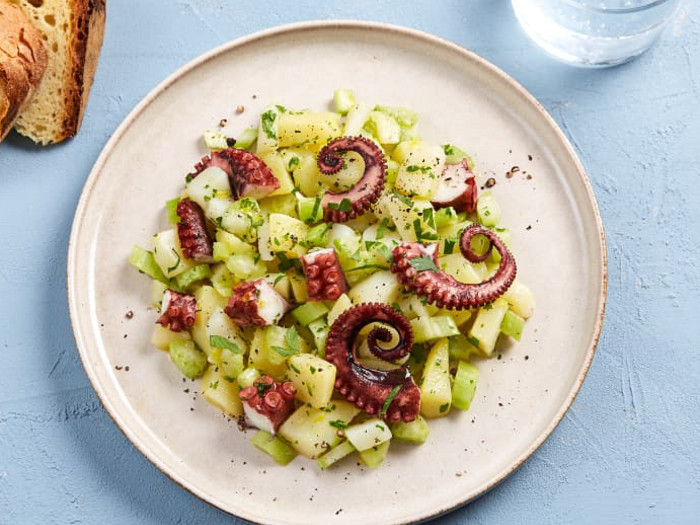 Insalata di polpo, patate e sedano al profumo di cedro