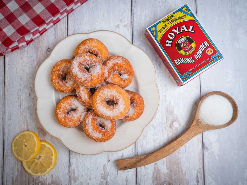 BIZCOCHO DE CHOCOLATE, DULCE DE LECHE Y NUECES