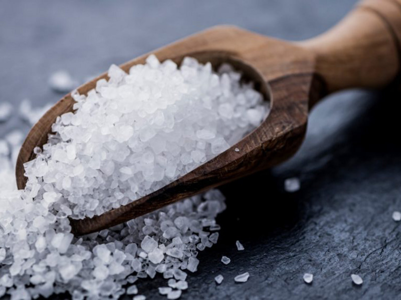 Quali sono i vantaggi di mangiare senza sale?