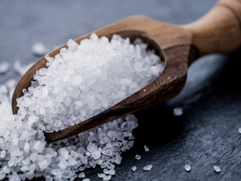 Quali sono i vantaggi di mangiare senza sale?