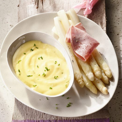 Sauce Hollandaise zu Fruehlingsgemuese