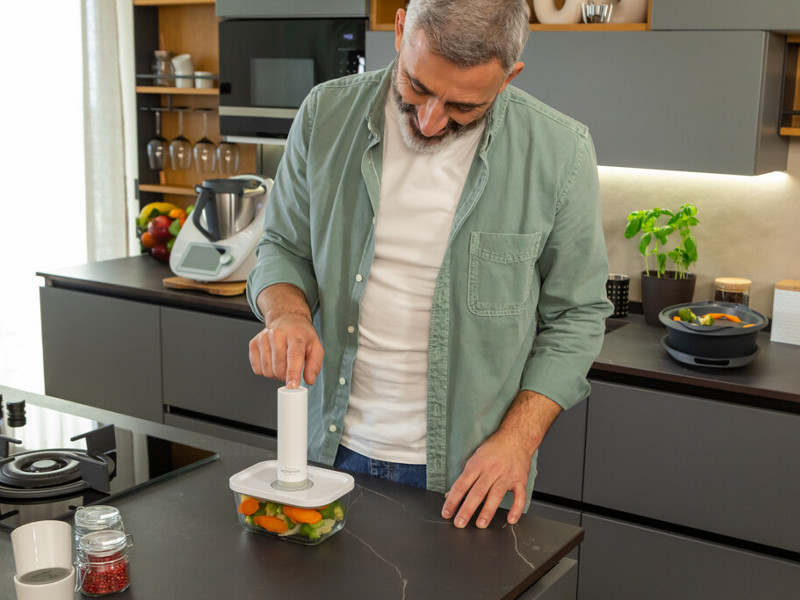 Conserva la freschezza e prolunga la durata dei tuoi alimenti con il sistema sottovuoto di Bimby®. 