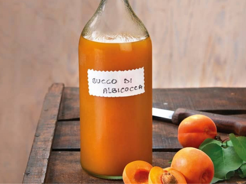 Rinfrescati con un delizioso succo di albicocche fatto in casa con Bimby®.