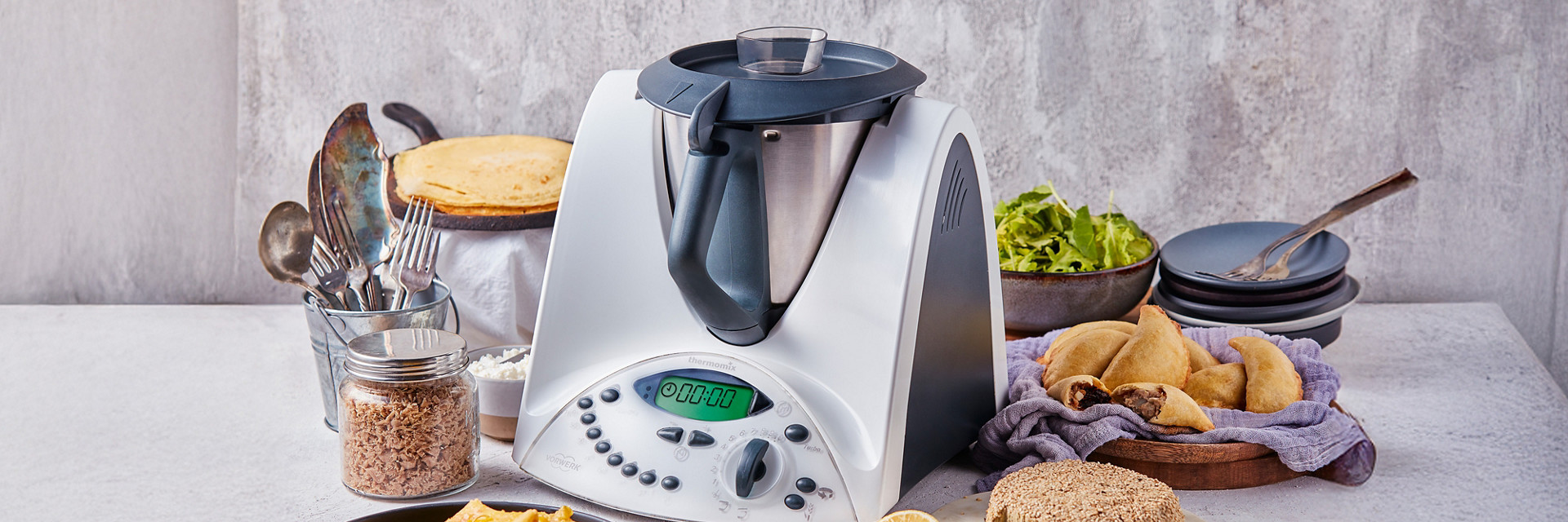 Grafix Aufkleber Für Thermomix TM31 – Hibiskus Design In Silber, UV-beständig
