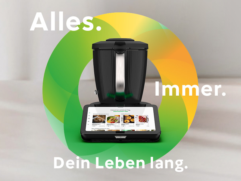 Thermomix TM7 auf grauen Hintergrund und farbigen Kreis
