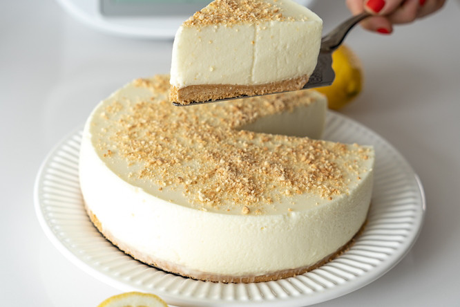 Tarta esponjosa de limón