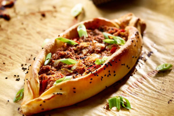 Teigschiffchen mit Rinderhack - Etli Pide