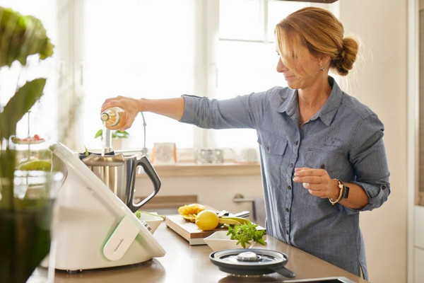 Thermomix kochen Küche Frau