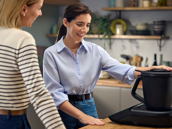 Einblick Vorwerk Store mit Kobold und Thermomix Produkten