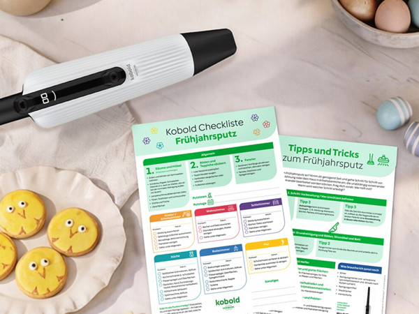 Kobold Akku-Handstaubsauger auf Tisch mit Putz-Checkliste