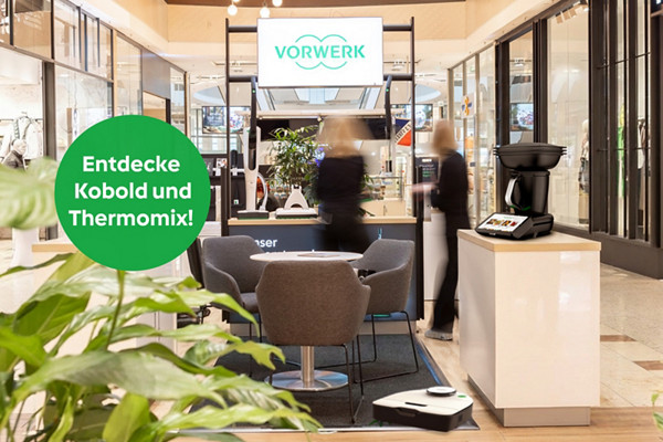 Stand mit Vorwerk Produkten und Personen im Einkaufscenter