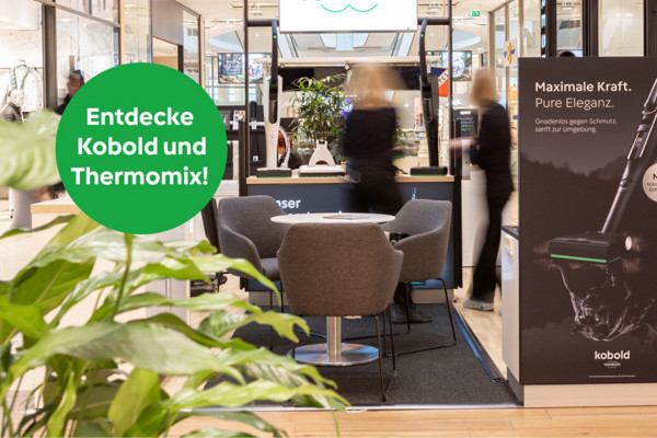Stand mit Vorwerk Produkten und Personen im Einkaufscenter