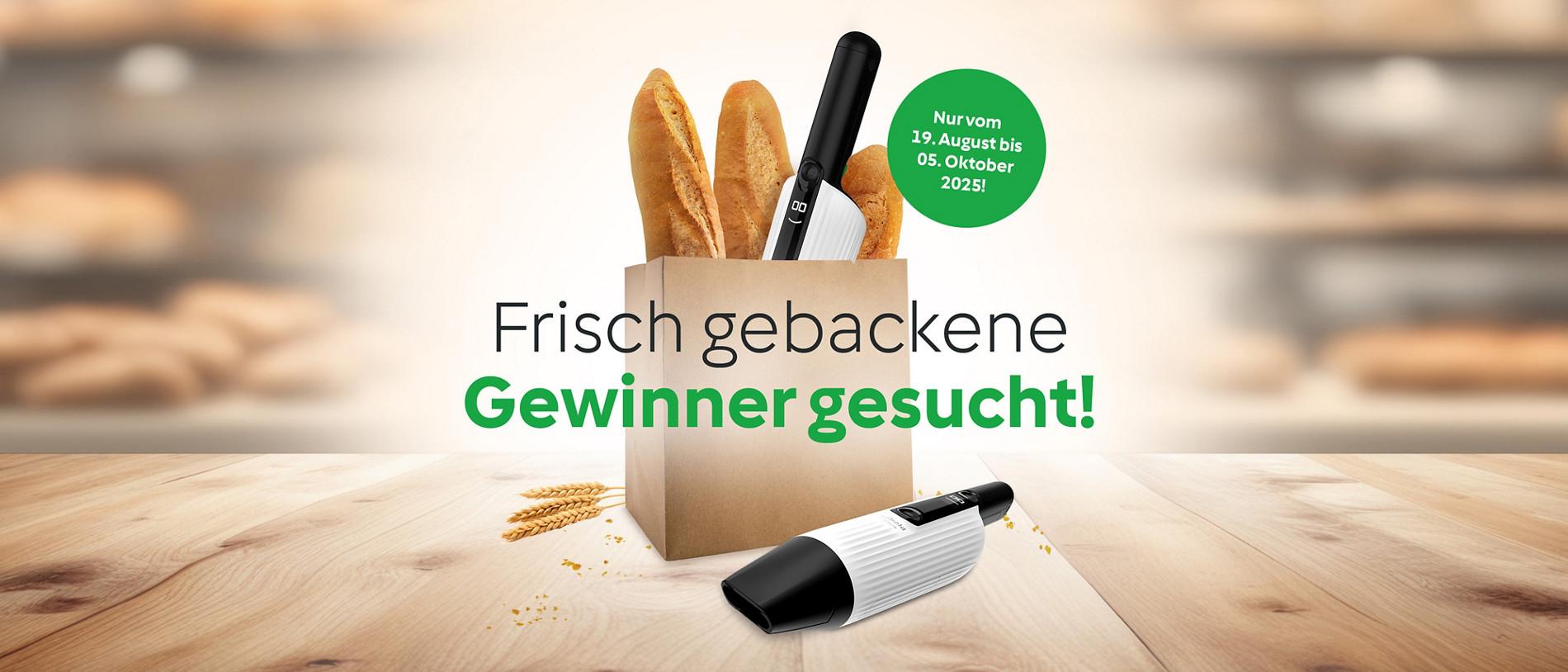 Kobold Akku-Handstaubsauger in Tüte auf Holztisch
