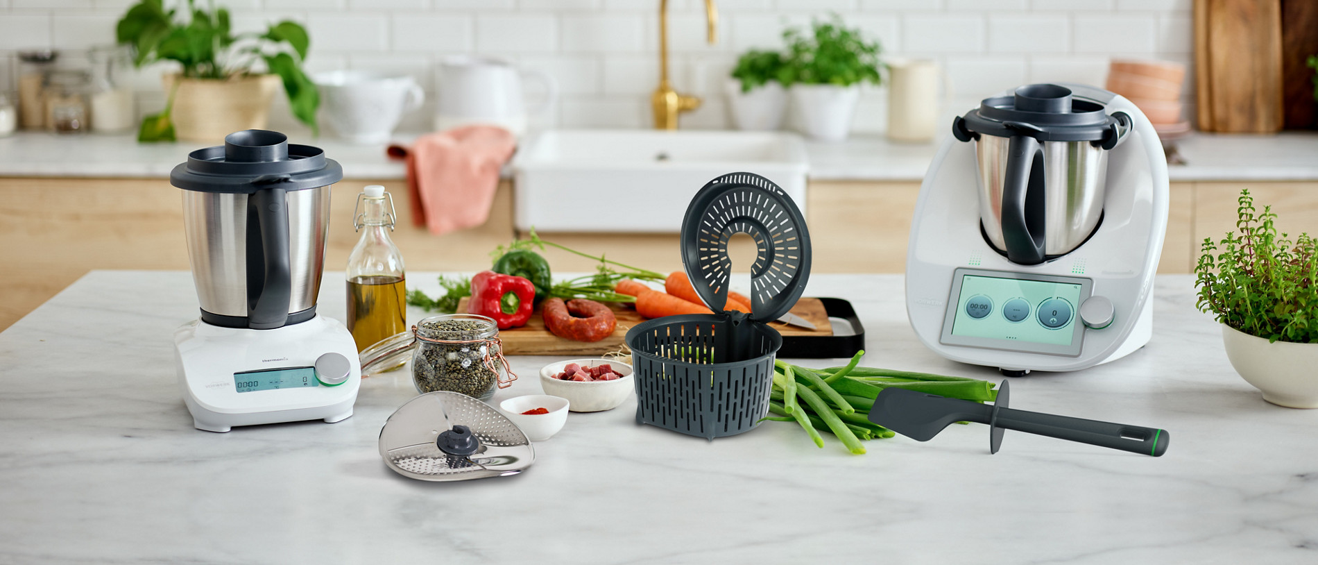 https://media.vorwerk.com/is/image/vorwerk/VO_Header_zubehoer_09_21_V1-1:21x9?wid=1900&hei=814