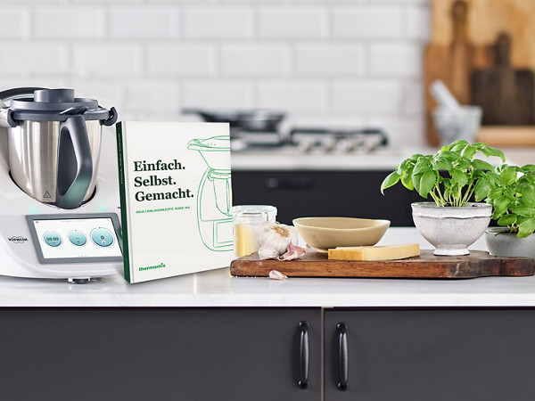 VO webseite bild text 3200x2400px int thermomix TM6 in use 0001 Basiskochbuch