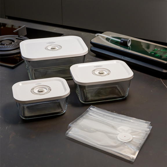 Vacuum containers with VS100 and Vacuum Bags