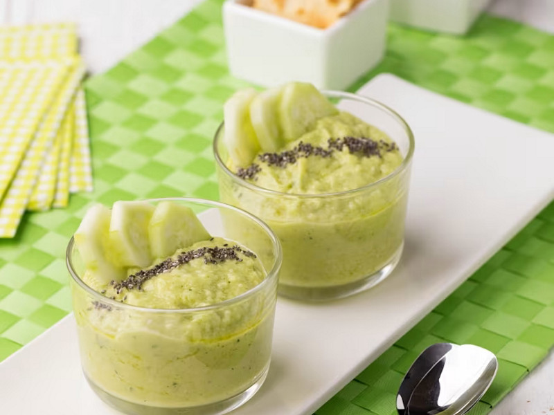 Vellutata fredda avocado, cetrioli e cumino