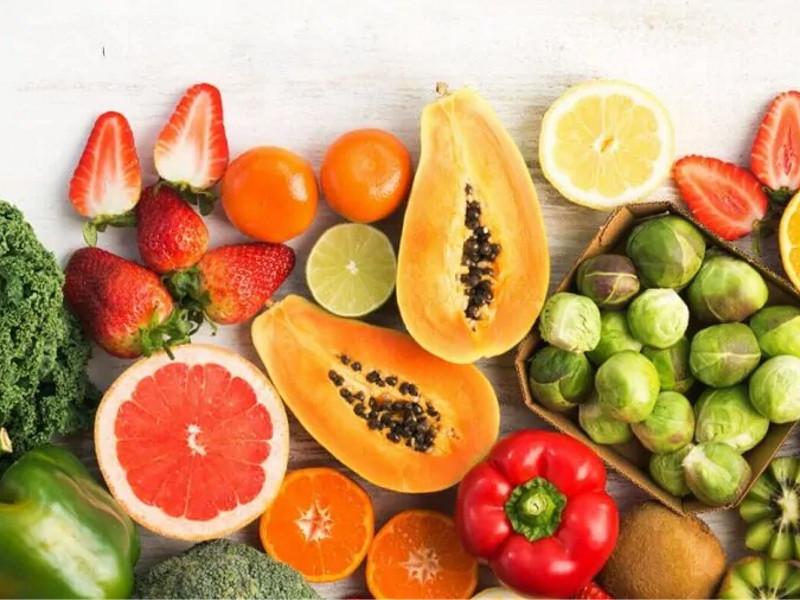 La vitamina C si trova in molti alimenti, soprattutto nella frutta e nella verdura fresca