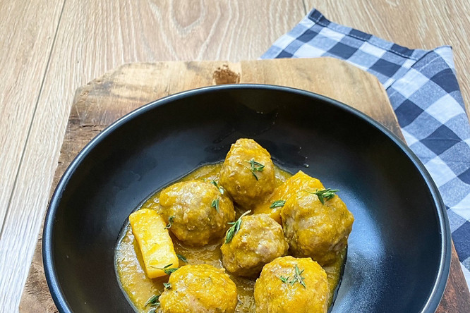 Albóndigas con vino tinto en thermomix® 