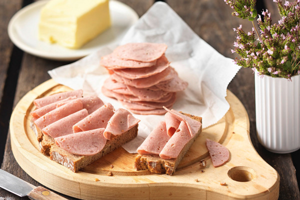 at thermomix sausage slices on woode board