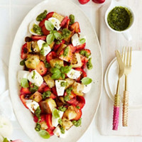 Erdbeer-Caprese mit Pistazienpesto