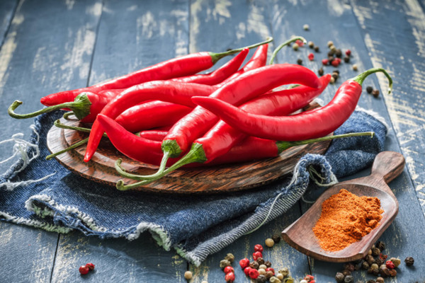 Peppe dein Gericht mit Chilischoten auf