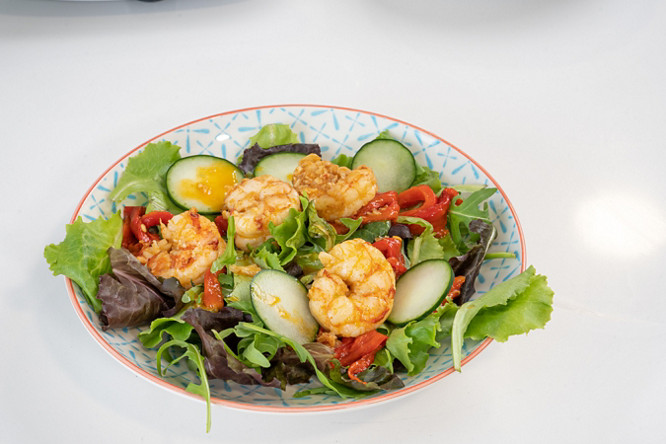 ensalada gambas ajillo