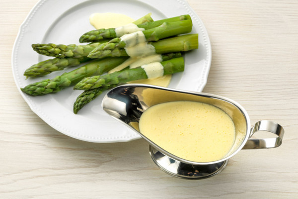 Sauce Hollandaise zu Spargel