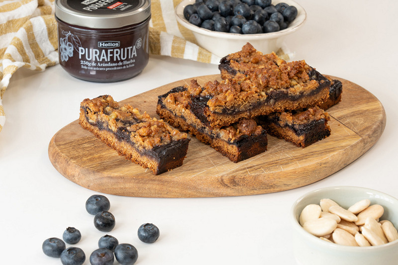 BARRITAS DE ARÁNDANOS CON CRUMBLE DE PACANAS Y PURAFRUTA HELIOS