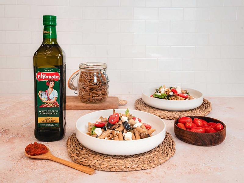 Pasta integral con verduras y pesto de tomate con  Aceite de Oliva Virgen Extra Gran Selección La Española.
