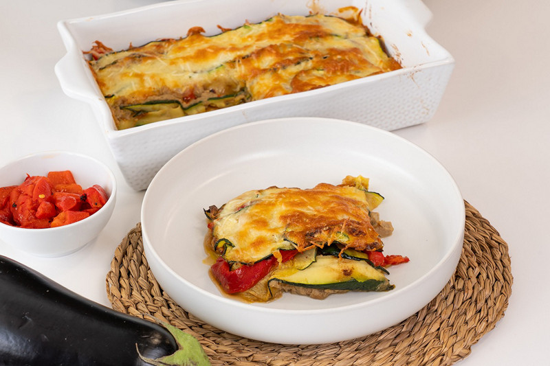 Lasaña de calabacín y pimientos con paté de berenjena