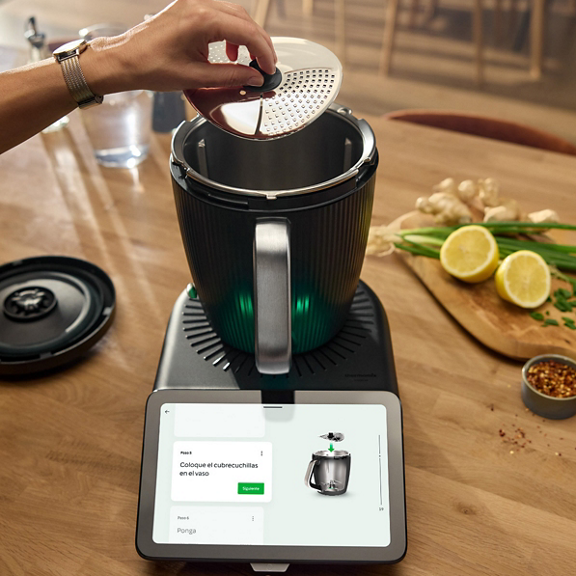 es thermomix tm7 cubrecuchillas pelador en uso
