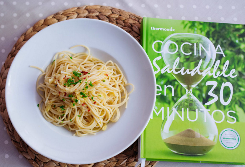  Thermomix® Thermomix® por el mundo recetas espaguetis con ajo aceite y guindilla con Thermomix® 2