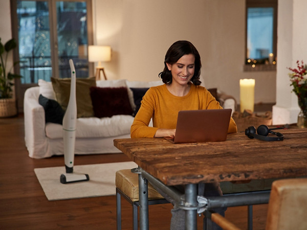 folletto vb100 ebb100 carpet woman laptop desk