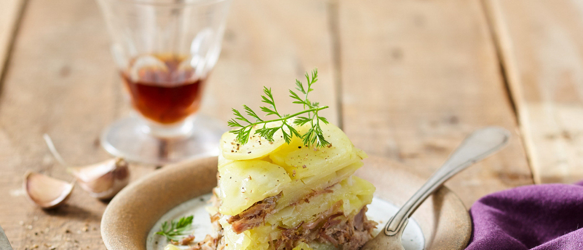 fr J17 Charlotte de pomme de terre au confit de canard sauce au foie gras