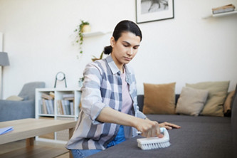 Nettoyer son canapé en tissu