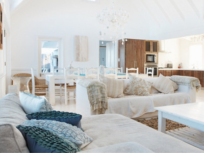 Homme qui change son lit 