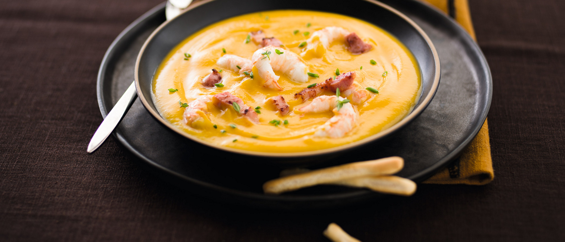 Velouté de patate douce et panais aux langoustines